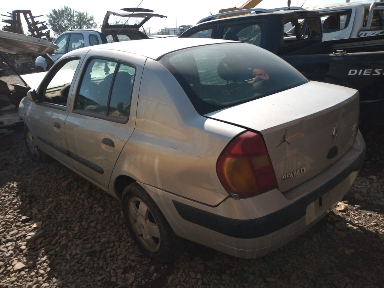  Renault CLIO 2004    EN DESARME